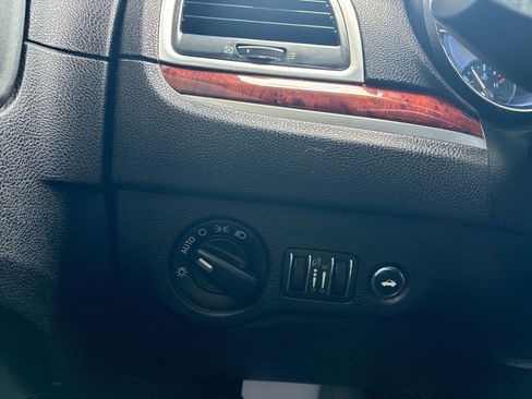 Used 2014 Chrysler 300 RWD image 28