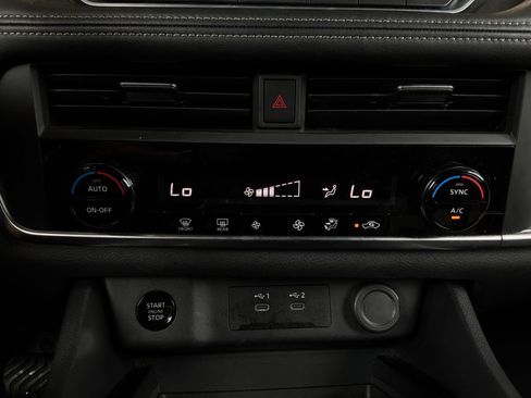 Used 2025 Nissan Rogue SV FWD image 28