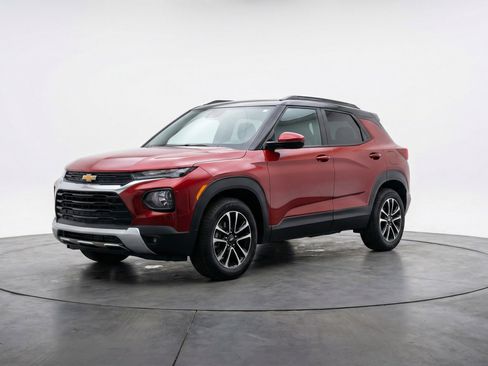 Used 2025 Chevrolet TrailBlazer LT FWD image 3