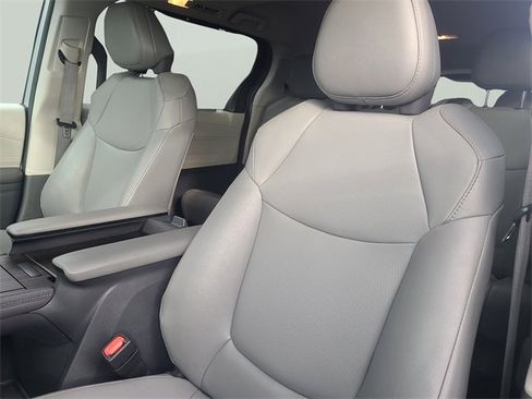 Used 2023 Toyota Sienna XLE image 26