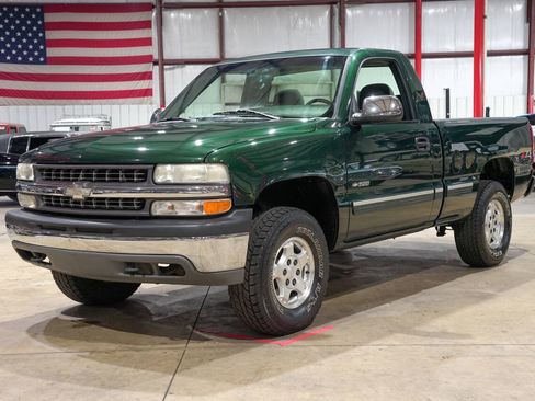Used 2001 Chevrolet Silverado 1500 LS w/ Off-Road Chassis Pkg AWD/4WD image 1