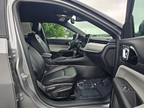 Used 2024 Jeep Compass Limited AWD/4WD image 16
