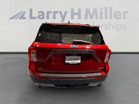 Used 2023 Ford Explorer XLT w/ Equipment Group 202A AWD/4WD image 4
