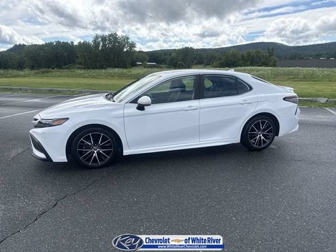 Used 2024 Toyota Camry SE w/ Cold Weather Package AWD/4WD image 1