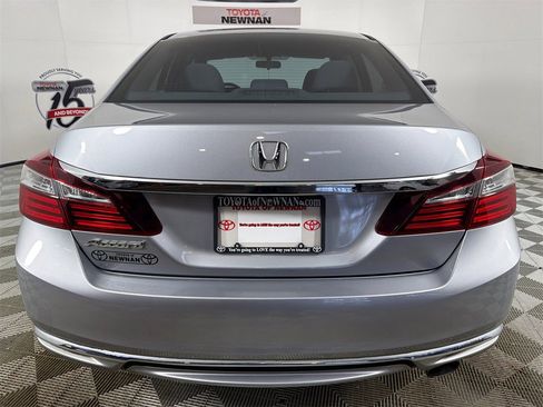 Used 2017 Honda Accord LX image 4