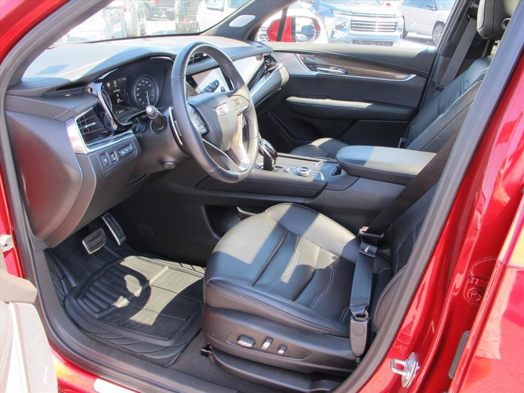 Used 2024 Cadillac XT6 Sport w/ Platinum Package AWD/4WD image 9