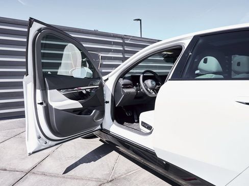 Used 2026 BMW 550e xDrive image 29