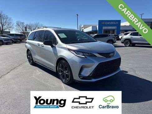 Used 2024 Toyota Sienna XSE FWD image 1