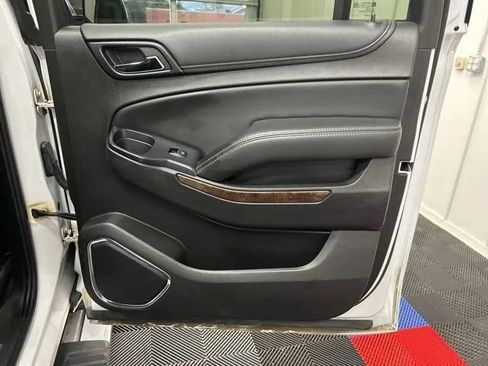 Used 2017 Chevrolet Suburban LT w/ LT Signature Package AWD/4WD image 18