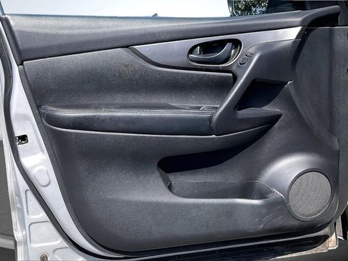 Used 2019 Nissan Rogue Sport S image 23