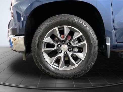 Used 2023 Chevrolet Silverado 1500 LT AWD/4WD image 9