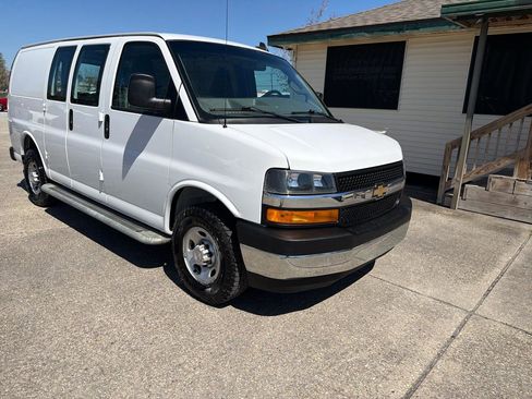 Used 2022 Chevrolet Express 2500 w/ Driver Convenience Package image 11