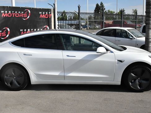 Used 2020 Tesla Model 3 Standard Range RWD image 9