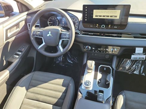 New 2026 Mitsubishi Outlander SE image 15
