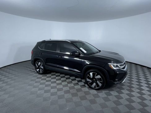 Used 2024 Volkswagen Taos SEL AWD/4WD image 2
