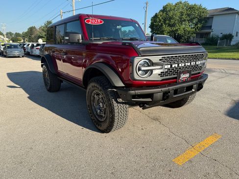 Used 2025 Ford Bronco Badlands AWD/4WD image 3