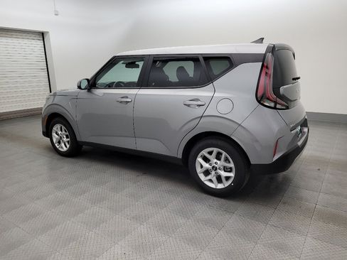 Used 2025 Kia Soul LX FWD image 3