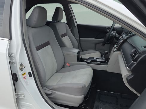 Used 2014 Toyota Camry LE FWD image 18