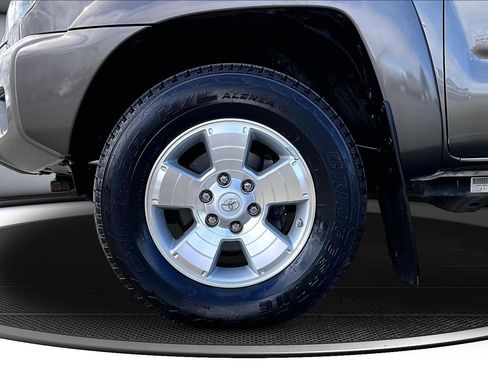 Used 2015 Toyota Tacoma TRD Sport w/ TRD Sport Package image 33