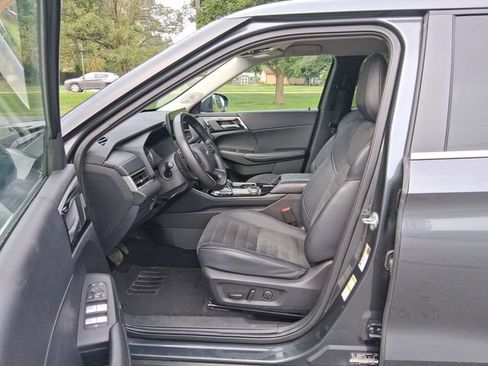 Used 2025 Mitsubishi Outlander AWD image 10