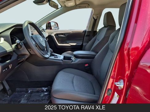 Used 2025 Toyota RAV4 XLE AWD/4WD image 14