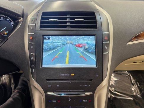 Used 2015 Lincoln MKZ w/ Technology Package FWD image 17