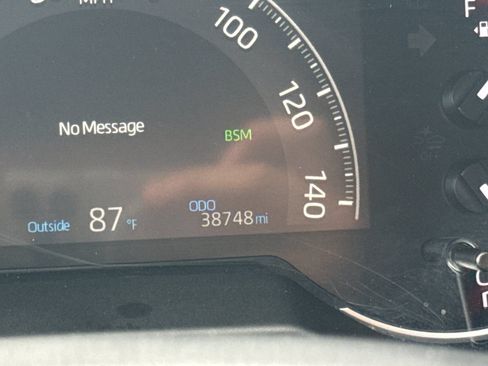 Used 2025 Toyota RAV4 XLE FWD image 19
