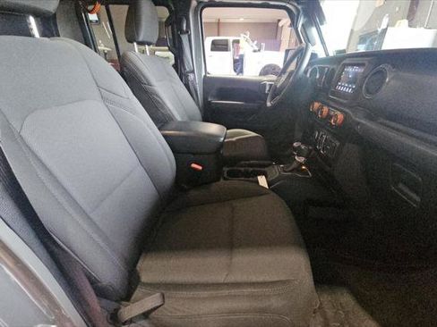 Used 2023 Jeep Gladiator Sport AWD/4WD image 12