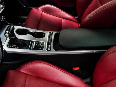 Used 2020 Kia Stinger GT1 image 18