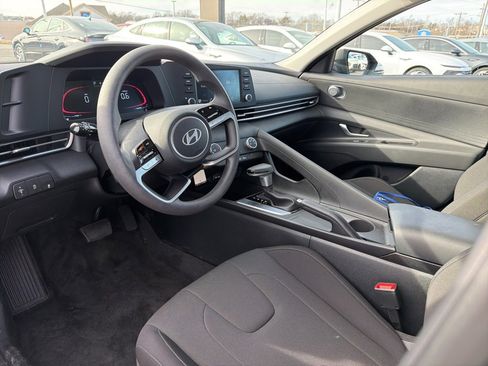 Used 2024 Hyundai Elantra SE image 8