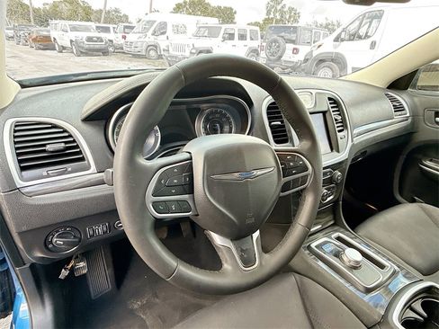 Used 2022 Chrysler 300 Touring w/ Sport Appearance Package image 12