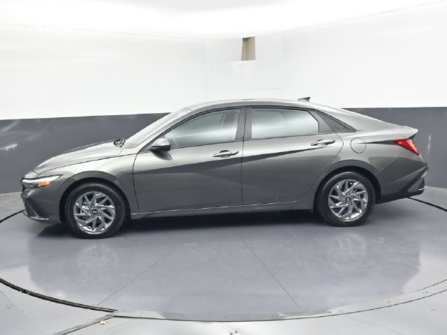 Used 2026 Hyundai Elantra Hybrid FWD image 4