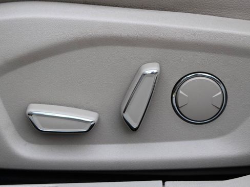 Used 2017 Ford Fusion SE w/ Fusion SE Technology Package FWD image 15