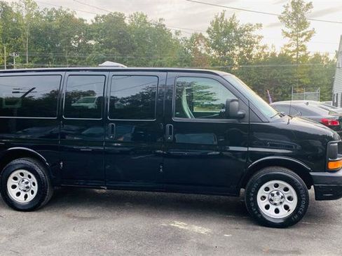 Used 2010 Chevrolet Express 1500 image 8