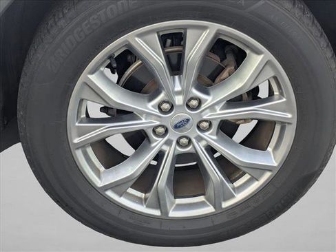 Used 2020 Ford Explorer XLT w/ Equipment Group 202A image 15