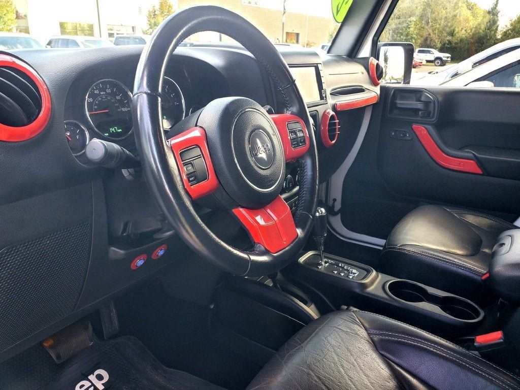 Used 2018 Jeep Wrangler Unlimited Sahara AWD/4WD image 9