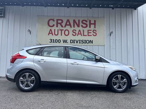 Used 2014 Ford Focus SE w/ SE Sport Package image 2