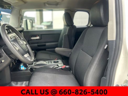 Used 2013 Toyota FJ Cruiser 4WD w/ Convenience Pkg image 12