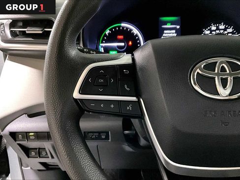 Certified 2021 Toyota Sienna LE image 23