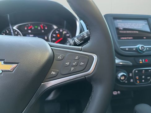 Used 2023 Chevrolet Equinox LT image 29