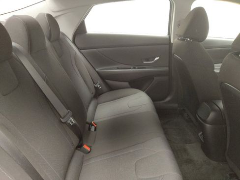 Used 2025 Hyundai Elantra SE FWD image 19