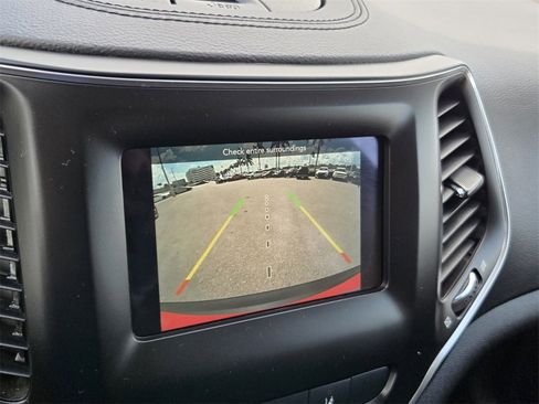 Used 2021 Jeep Cherokee Latitude Lux image 22