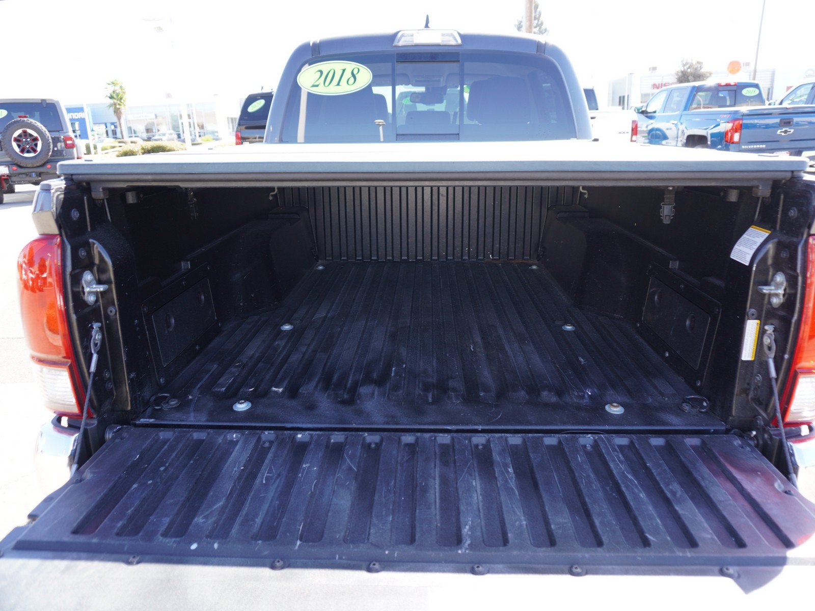 Used 2018 Toyota Tacoma SR5 RWD image 11