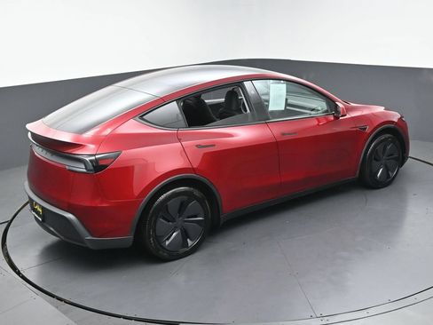 Used 2026 Tesla Model Y Long Range RWD image 38