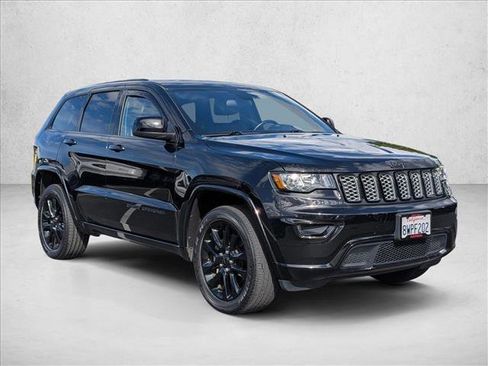 Used 2021 Jeep Grand Cherokee Laredo X AWD/4WD image 3