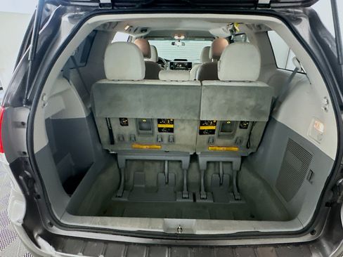 Used 2011 Toyota Sienna FWD image 29