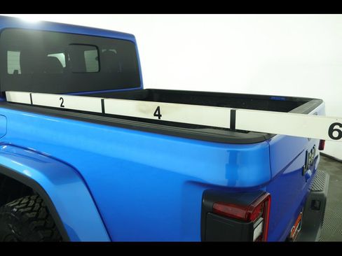 Used 2024 Jeep Gladiator Sport image 11