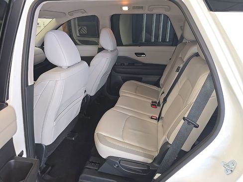 Used 2023 Nissan Pathfinder SL image 6