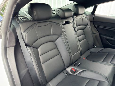 Used 2021 Porsche Taycan image 40