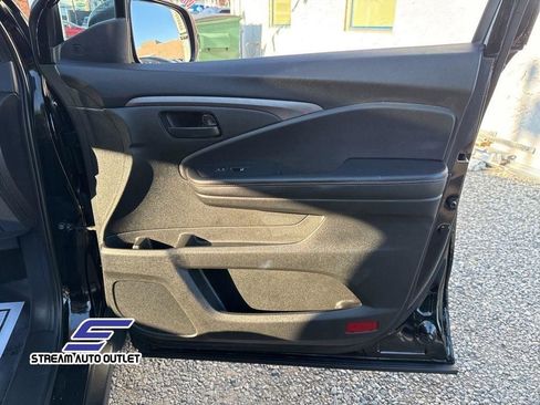 Used 2022 Honda Pilot TrailSport image 14